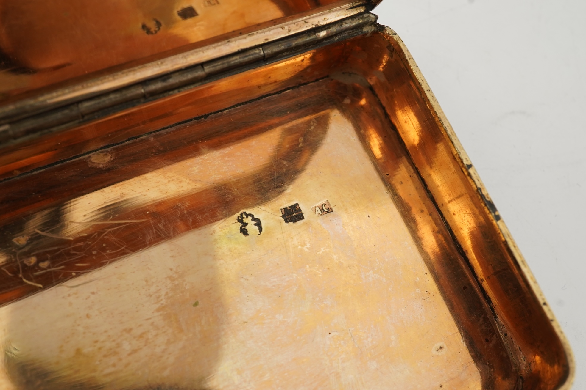 An early 19th century Russian 84 zolotnik and niello rectangular snuff box, assay master Andrei Kovalsky, Moscow, 1825